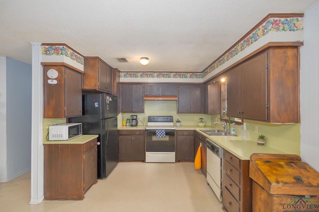 2206 Hendricks, Gladewater, TX 75647