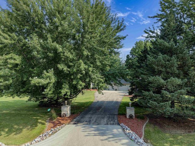 W8678 HILLVIEW ROAD, Hortonville, WI 54944