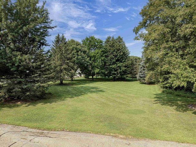 W8678 HILLVIEW ROAD, Hortonville, WI 54944