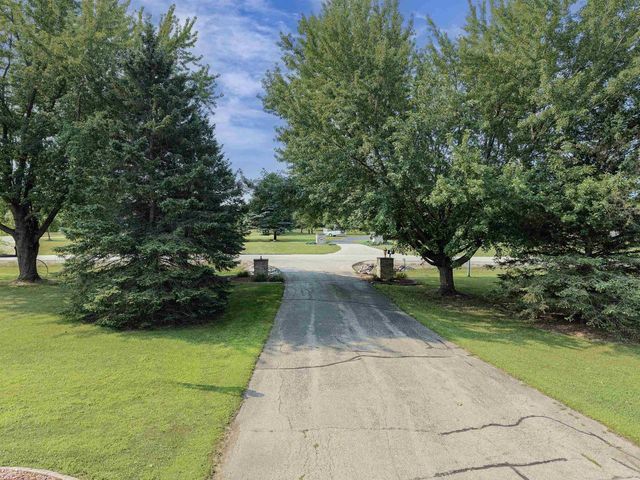 W8678 HILLVIEW ROAD, Hortonville, WI 54944