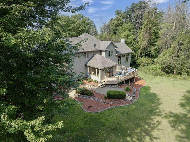 W8678 HILLVIEW ROAD, Hortonville, WI 54944