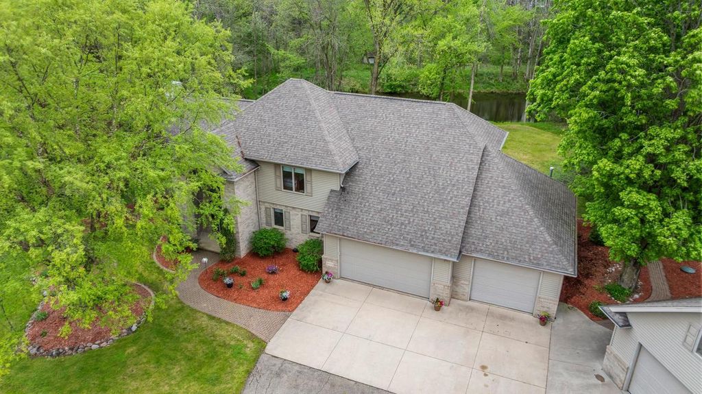W8678 HILLVIEW ROAD, Hortonville, WI 54944