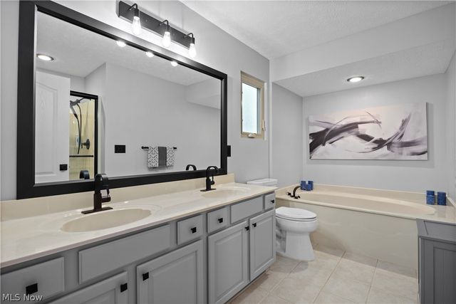22669 Melissa Lane, Strongsville, OH 44149