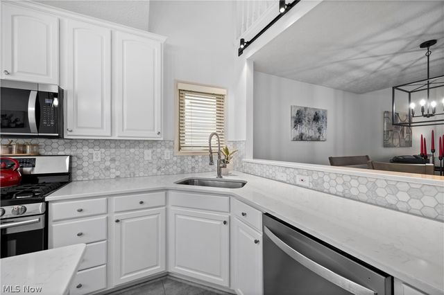 22669 Melissa Lane, Strongsville, OH 44149