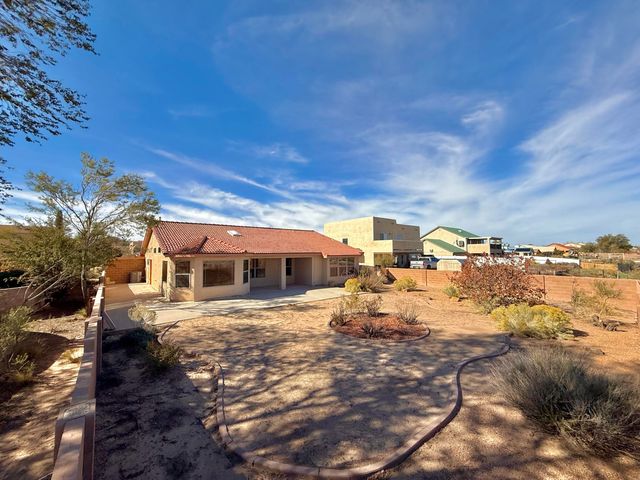 620 9th Street NE, Rio Rancho, NM 87124