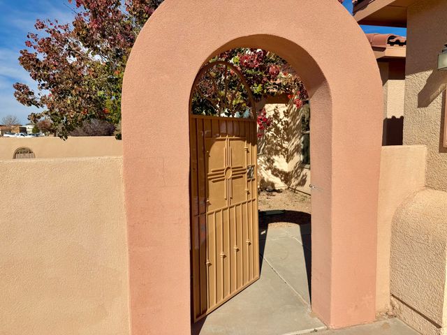 620 9th Street NE, Rio Rancho, NM 87124