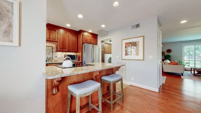 8207 Sawyer Brown Rd Apt J7, Nashville, TN 37221