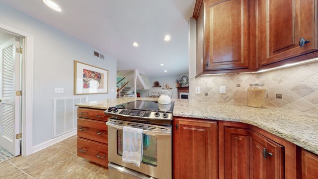 8207 Sawyer Brown Rd Apt J7, Nashville, TN 37221