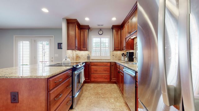 8207 Sawyer Brown Rd Apt J7, Nashville, TN 37221