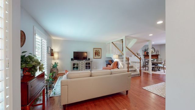 8207 Sawyer Brown Rd Apt J7, Nashville, TN 37221