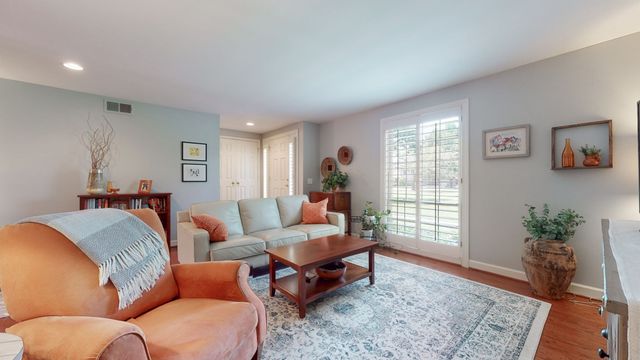 8207 Sawyer Brown Rd Apt J7, Nashville, TN 37221