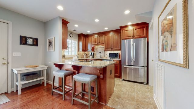 8207 Sawyer Brown Rd Apt J7, Nashville, TN 37221