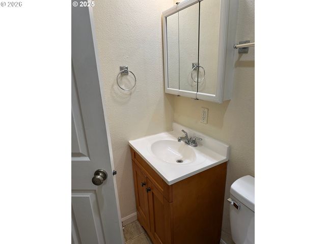 2046 W 14TH Pl, Eugene, OR 97402