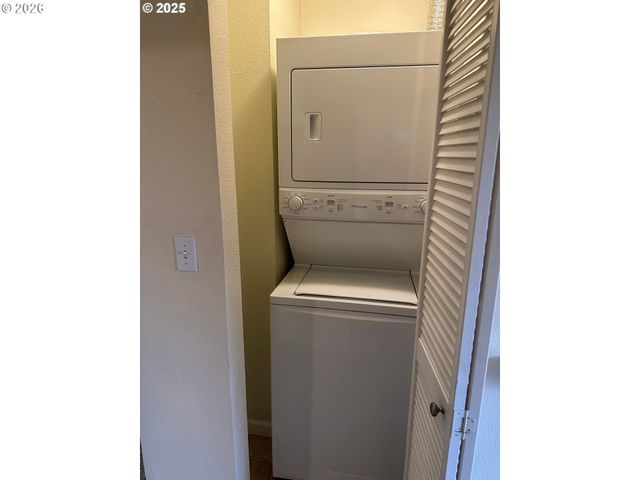 2046 W 14TH Pl, Eugene, OR 97402