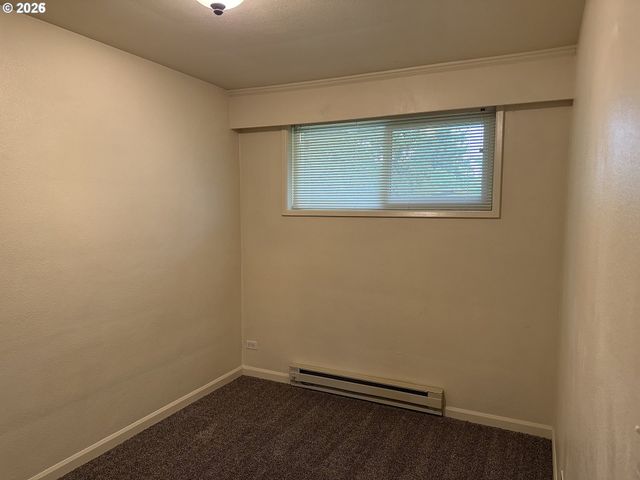 2046 W 14TH Pl, Eugene, OR 97402