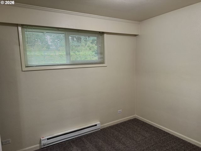 2046 W 14TH Pl, Eugene, OR 97402