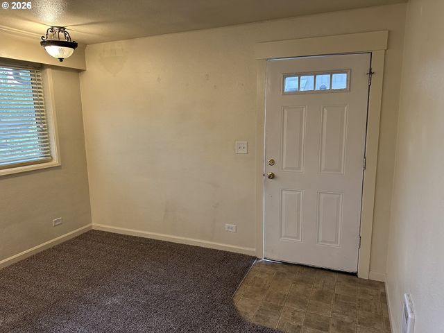 2046 W 14TH Pl, Eugene, OR 97402