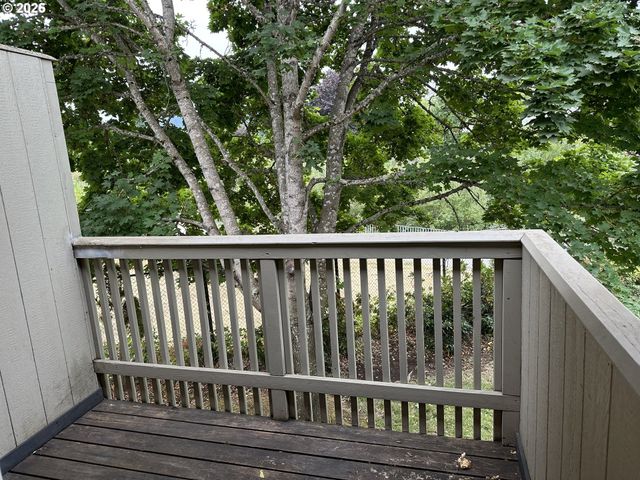 2046 W 14TH Pl, Eugene, OR 97402