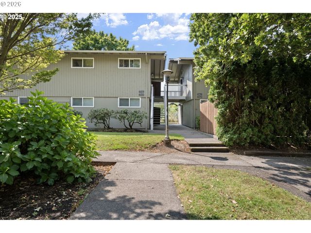 2046 W 14TH Pl, Eugene, OR 97402