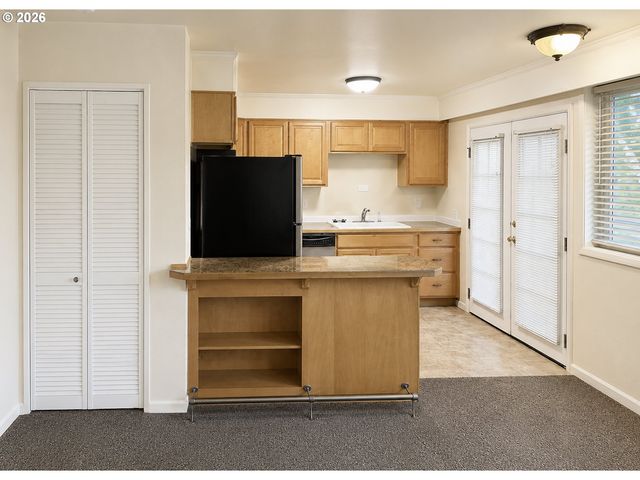 2046 W 14TH Pl, Eugene, OR 97402