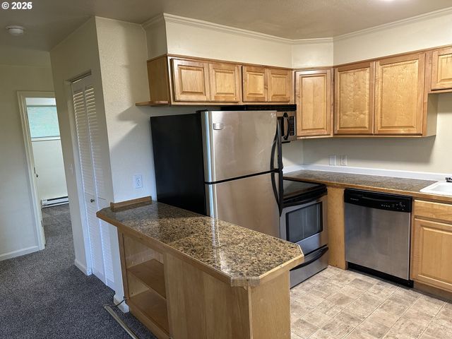 2046 W 14TH Pl, Eugene, OR 97402