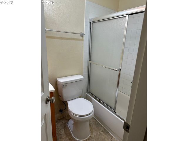 2046 W 14TH Pl, Eugene, OR 97402