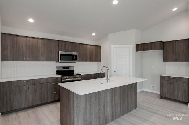 8198 E Bright Angel Dr, Nampa, ID 83687