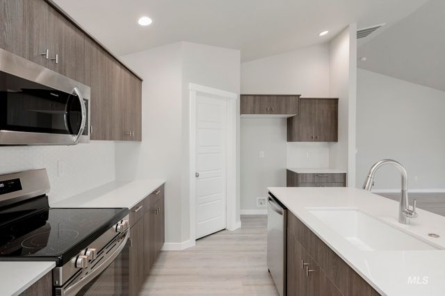 8198 E Bright Angel Dr, Nampa, ID 83687