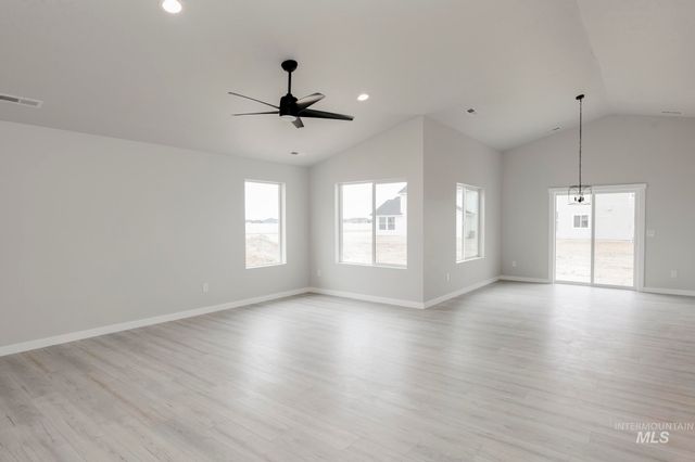 8198 E Bright Angel Dr, Nampa, ID 83687