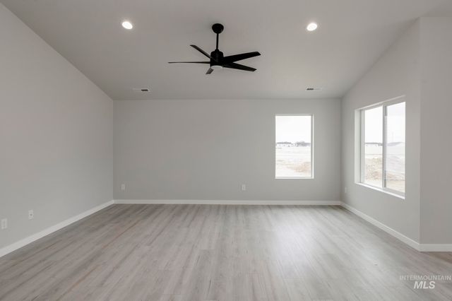 8198 E Bright Angel Dr, Nampa, ID 83687
