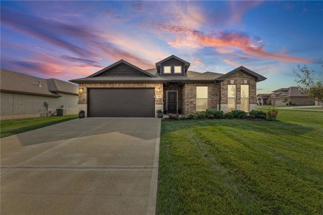 7559 Arapahoe Drive, Shawnee, KS 66227