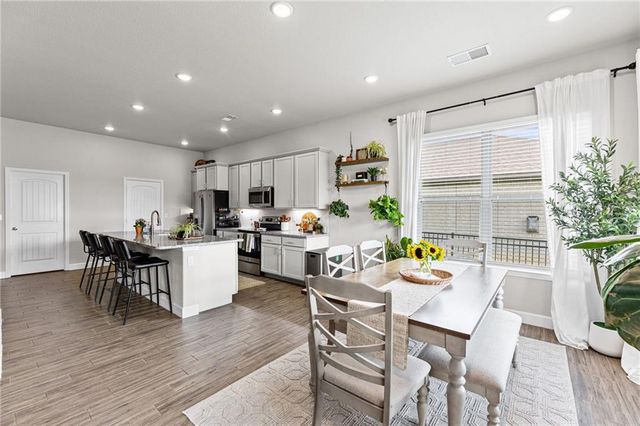 7559 Arapahoe Drive, Shawnee, KS 66227