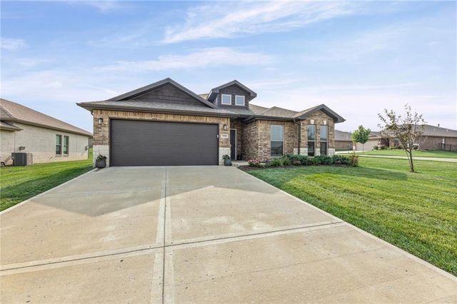 7559 Arapahoe Drive, Shawnee, KS 66227