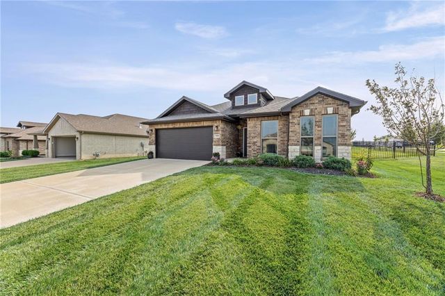 7559 Arapahoe Drive, Shawnee, KS 66227