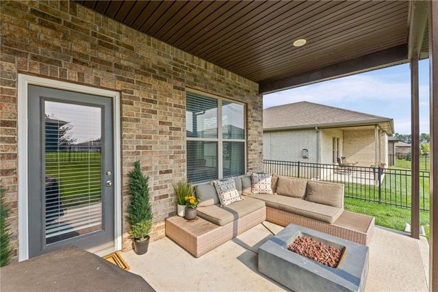 7559 Arapahoe Drive, Shawnee, KS 66227