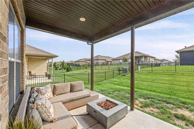 7559 Arapahoe Drive, Shawnee, KS 66227