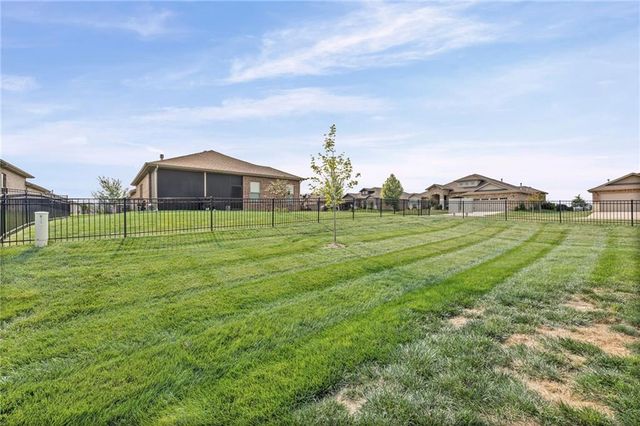 7559 Arapahoe Drive, Shawnee, KS 66227