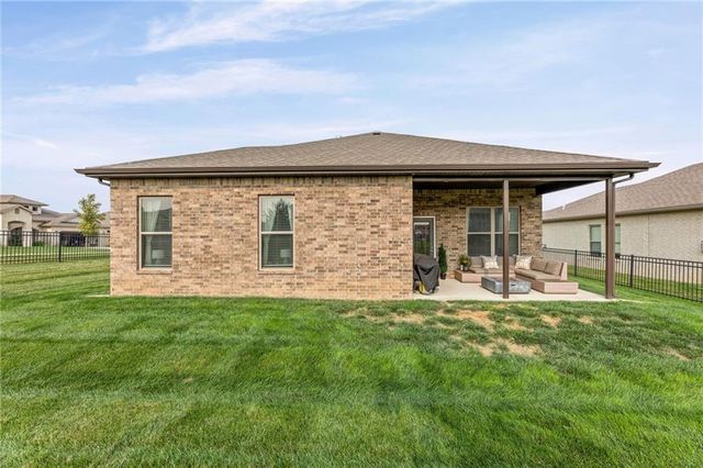 7559 Arapahoe Drive, Shawnee, KS 66227