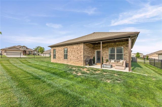 7559 Arapahoe Drive, Shawnee, KS 66227