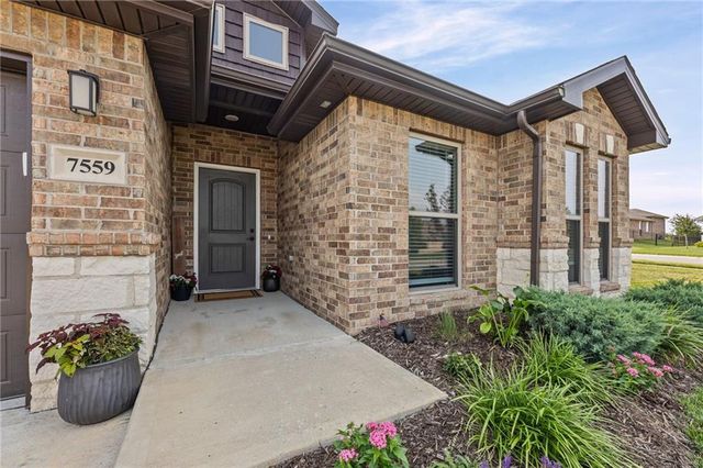 7559 Arapahoe Drive, Shawnee, KS 66227