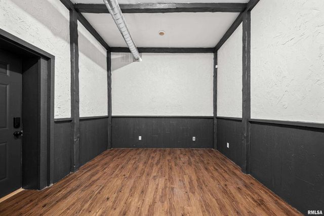 2400 24TH Street, Rock Island, IL 61201