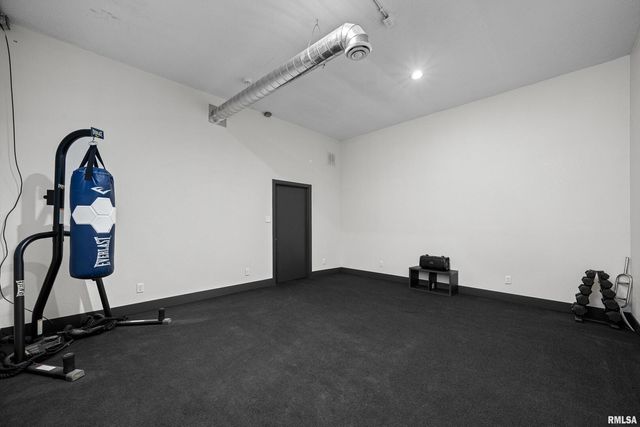 2400 24TH Street, Rock Island, IL 61201