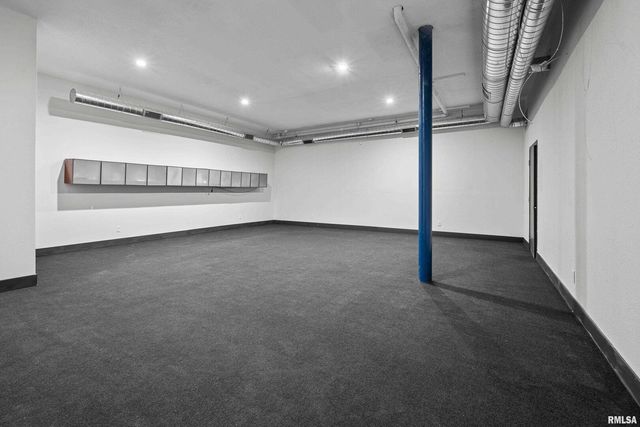 2400 24TH Street, Rock Island, IL 61201