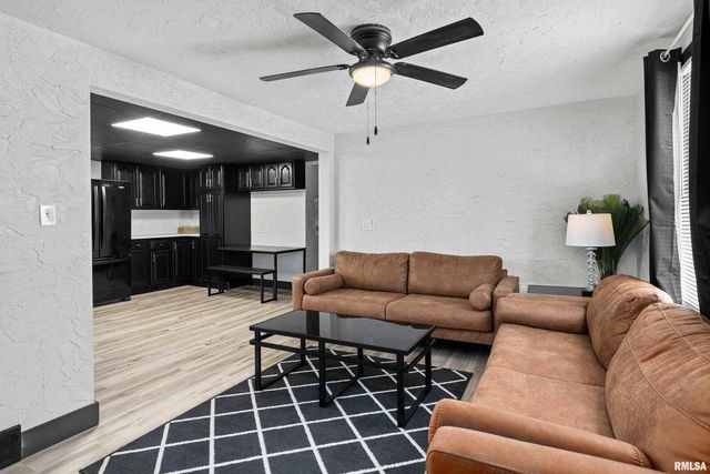 2400 24TH Street, Rock Island, IL 61201