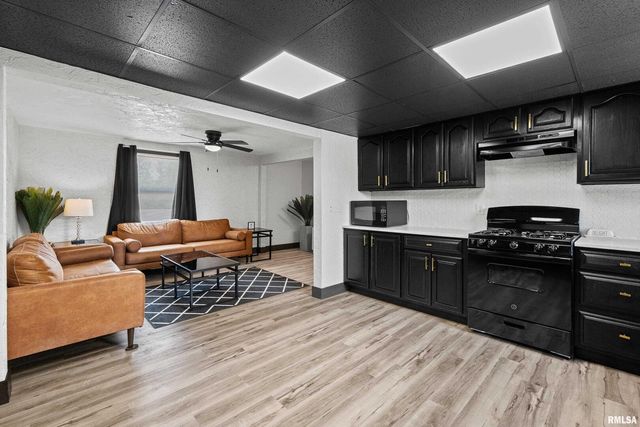 2400 24TH Street, Rock Island, IL 61201