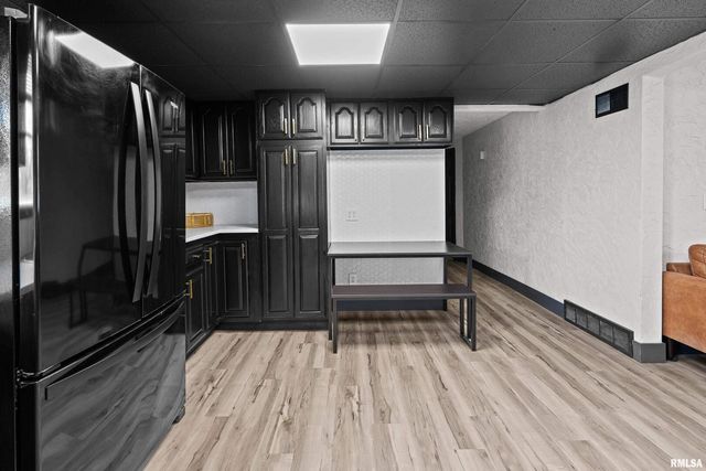 2400 24TH Street, Rock Island, IL 61201