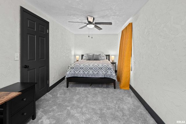 2400 24TH Street, Rock Island, IL 61201