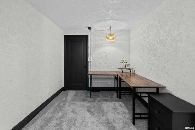 2400 24TH Street, Rock Island, IL 61201