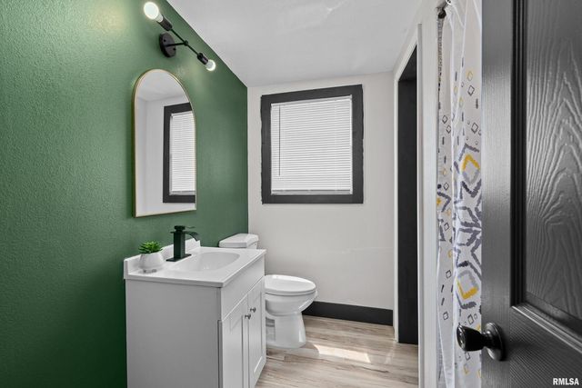 2400 24TH Street, Rock Island, IL 61201