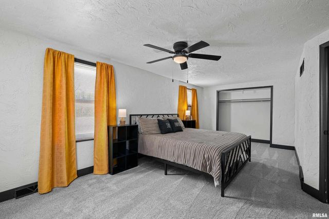 2400 24TH Street, Rock Island, IL 61201